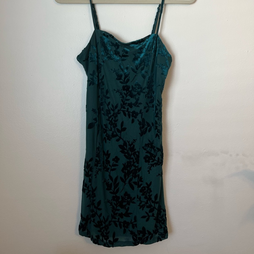 Forever 21 green bodycon dress with shimmery velvet detailing | size S